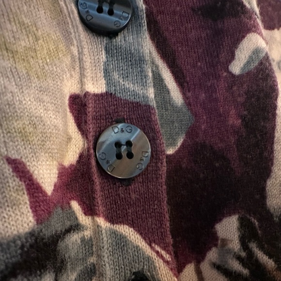 Like new Dolce & Gabbana virgin wool sweater - Picture 6 of 6